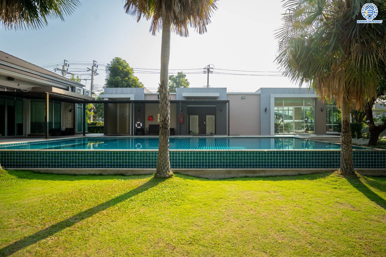 บ้านมือสองตกแต่งใหม่ โครงการ ไลฟ์ บางกอก บูเลอวาร์ด ราชพฤกษ์-รัตนาธิเบศร์ เนื้อที่ 50.3 ตร.ว. ดีไซน์ตอบทุกไลฟ์สไตล์ ฟังก์ชัน 3 ห้องนอน 3 ห้องน้ำ จอดรถได้ 2 คัน บนทำเลติดถนนราชพฤกษ์ เชื่อมต่อทุกเส้นทาง ใกล้รถไฟฟ้าสายสีม่วง "สถานีท่าอิฐ" และจุดขึ้นทางด่วน "ศรีรัช"